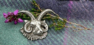 jacobbrooch_h